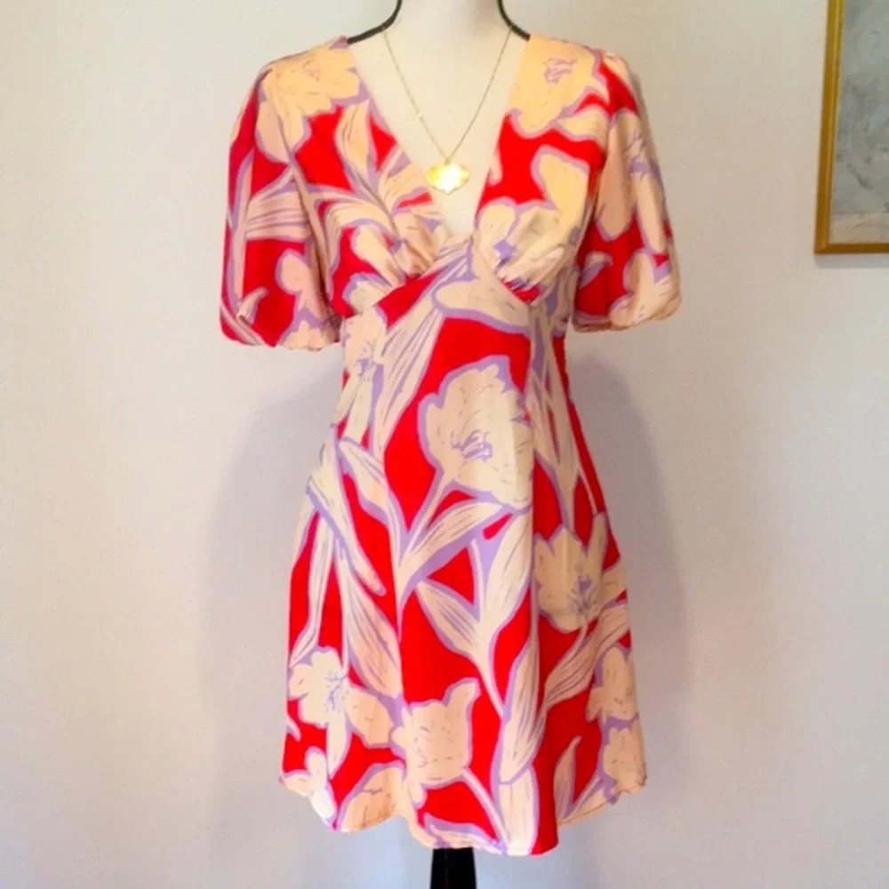 ๐ TOPSHOP Puff Sleeve Cutout Back Large Floral Satin Mini Dress 4 Red/Cream - Picture 3 of 15